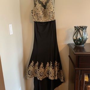 Beautiful Black and Gold 2 piece gown